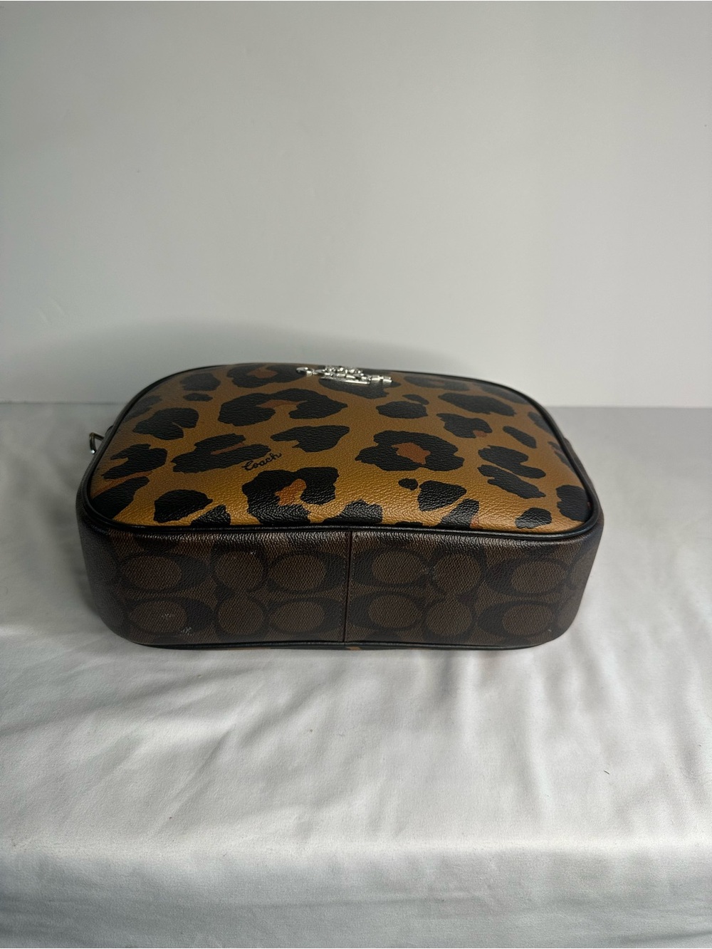 Coach Jamie Leopard Print Camera Bag in Two-Tone Signature Canvas - Picture 4 of 11